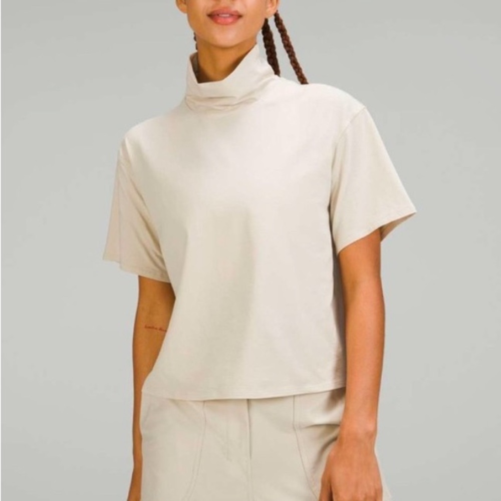 Lululemon Relaxed Fit Turtleneck T shirt Cream 8